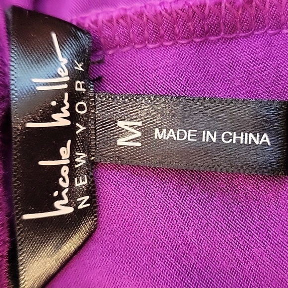 Nicole Miller medium short sleeve v neck top. SO SOFT! - Picture 3 of 5